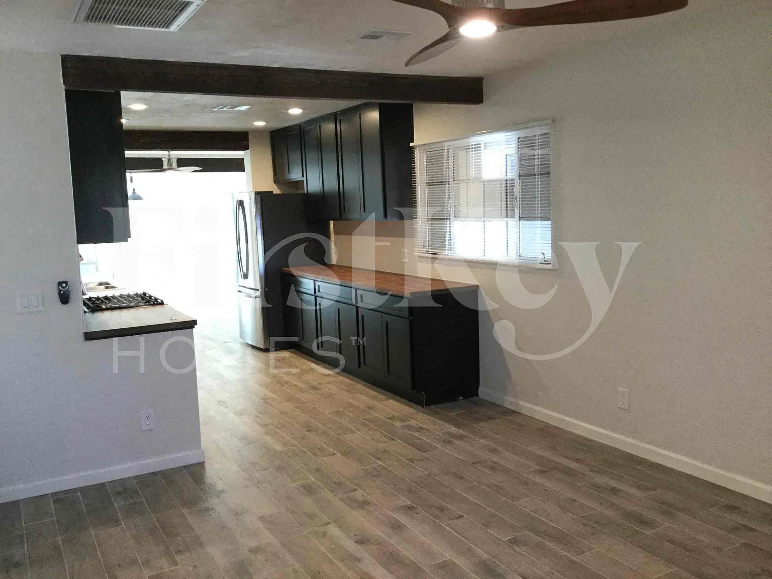 4 bed, 2.0 bath, 1800 sqft, $2,985 — Photo 4