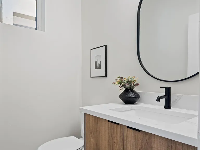 1233 Perry St #1 — Photo 8