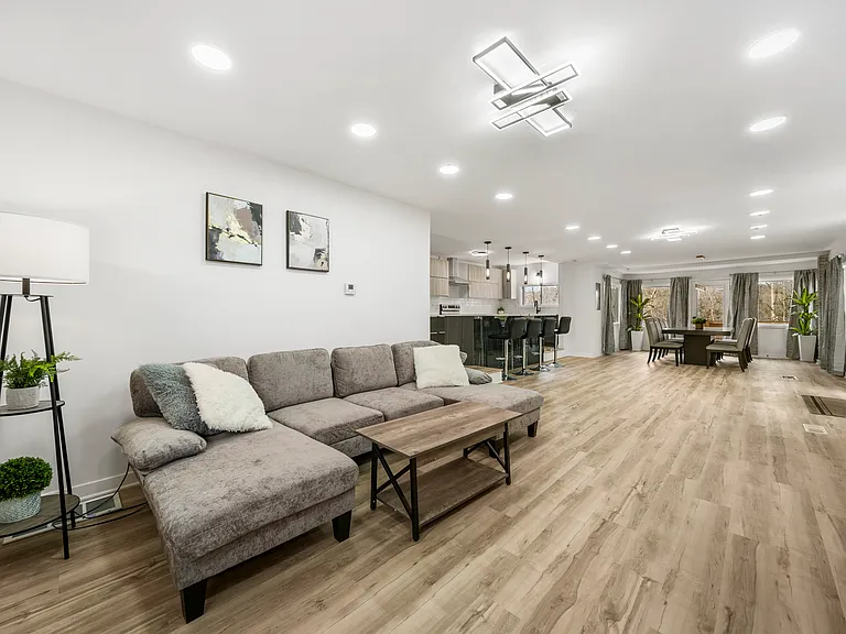 325 Russell Rd — Photo 19