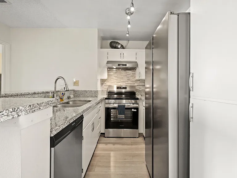 1885 Veteran Ave #207 — Photo 3