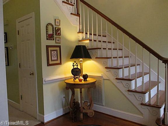 2nd image of 4351 Clovelly Dr