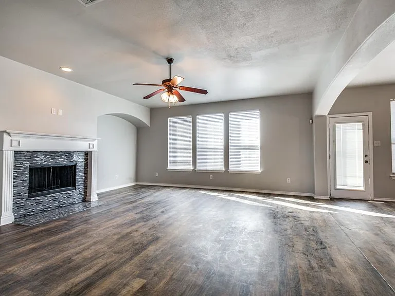 5819 Foxglove Ln — Photo 7