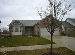 33302 Bay Hill Dr, Romulus, MI 48174