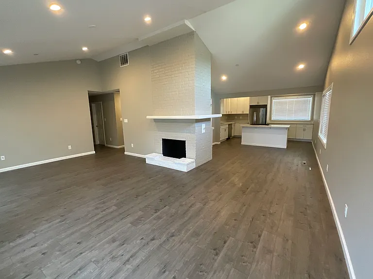 375 Brittain Ln — Photo 9