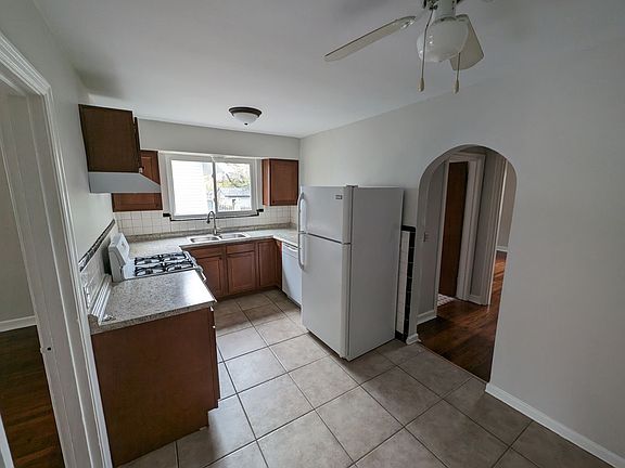3rd image of 3149 Auten Ave APT 2