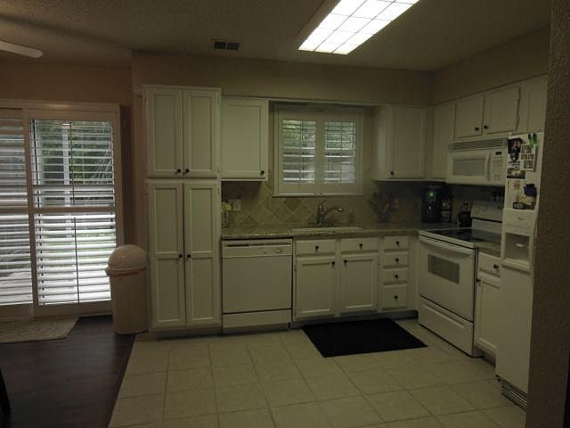 1st image of 6062 NE Moonstone Dr
