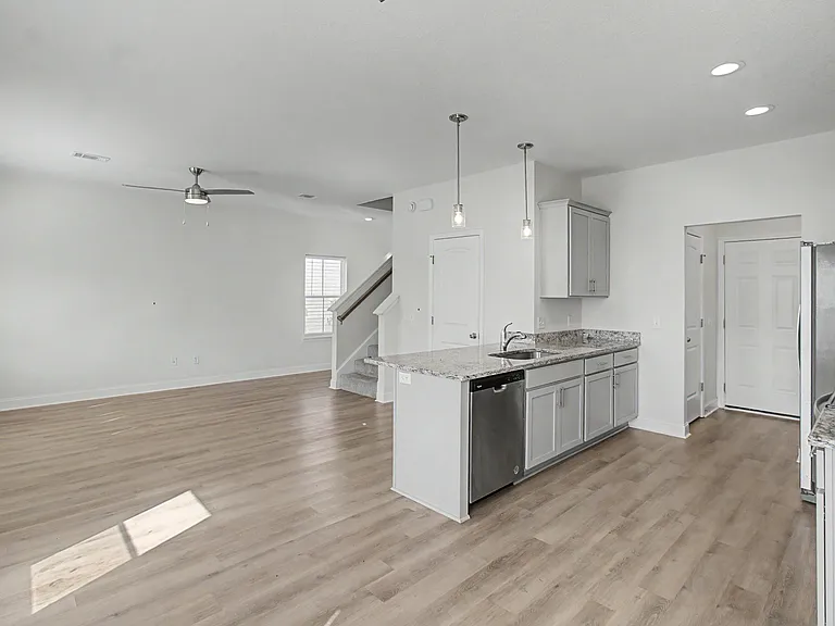 1052 Grayson Ave — Photo 3