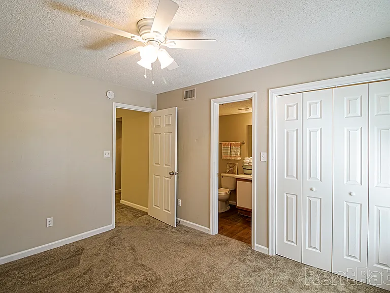Hillwood Apartments — Photo 15