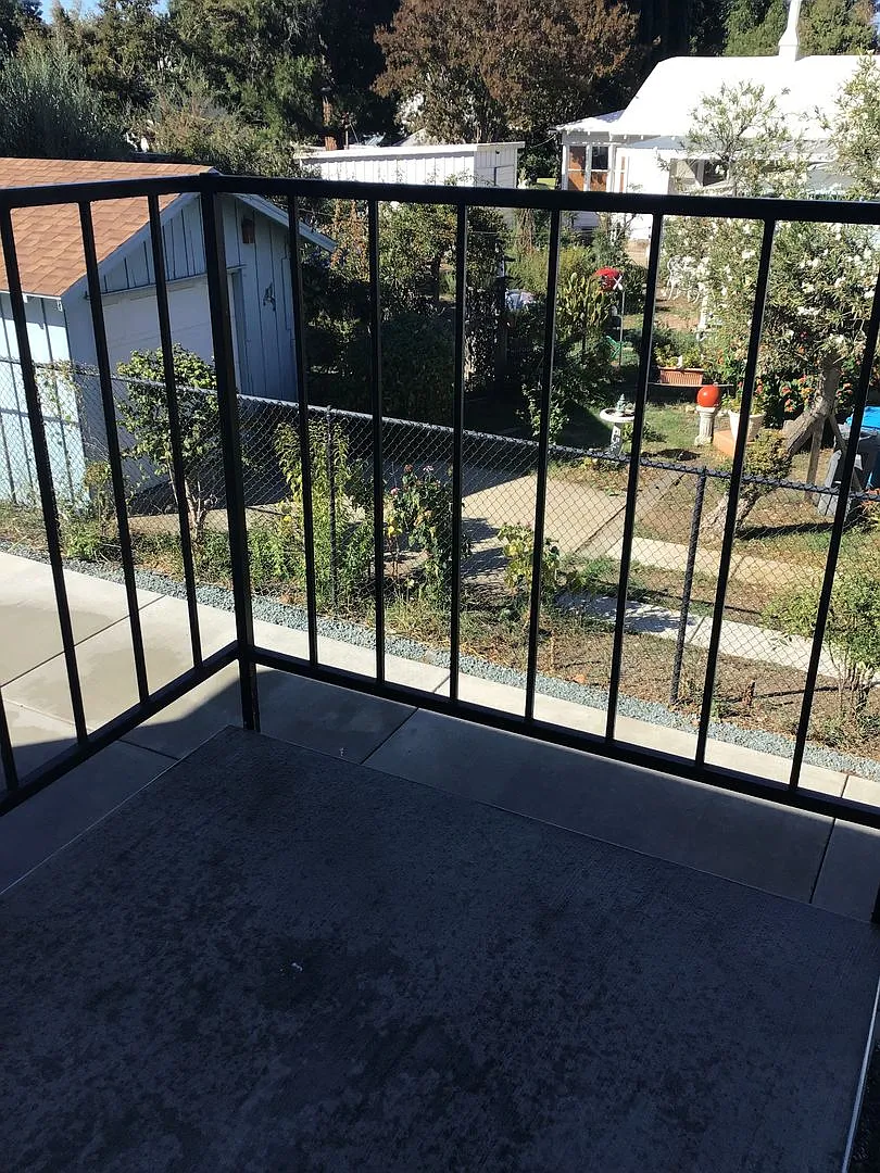 Don't miss out - Newly Remodeled upgraded Apartments — Photo 2