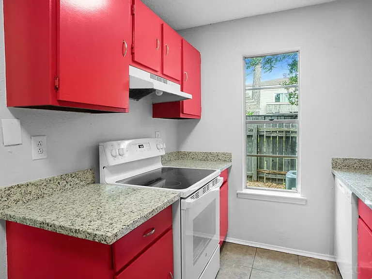 Woodland Trace Apartments — Photo 4