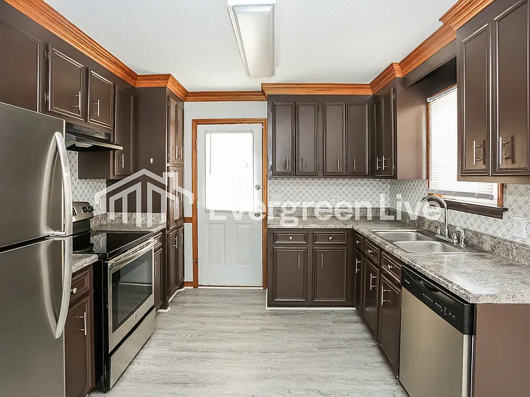 133 Shadeland Cir — Photo 3