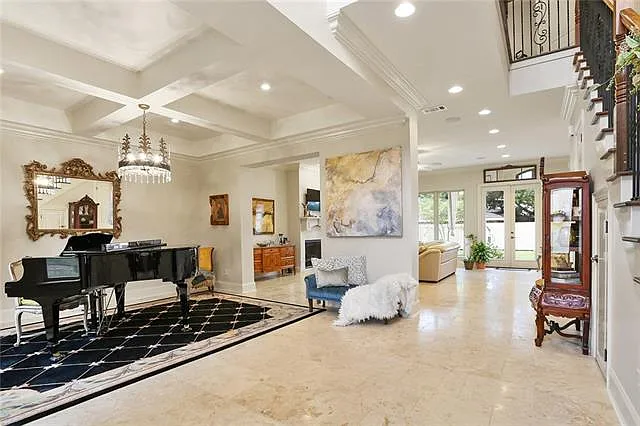 4 bed, 2.5 bath, 3120 sqft, $6,500 — Photo 3