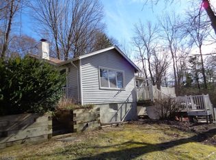 1 Crescent Ct, Stockholm, NJ 07460