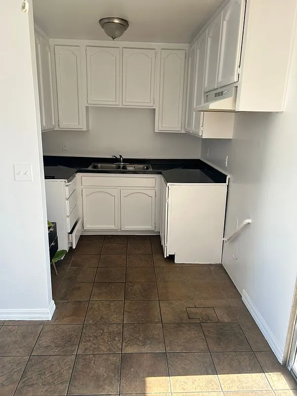 2 bed, 1.0 bath, 839 sqft, $2,250 — Photo 2