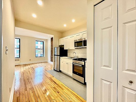 1st image of 326 E 34th St #B1f