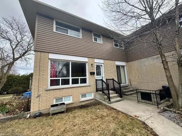 914 Mohawk Rd E #10, Hamilton, ON L8T 2R8