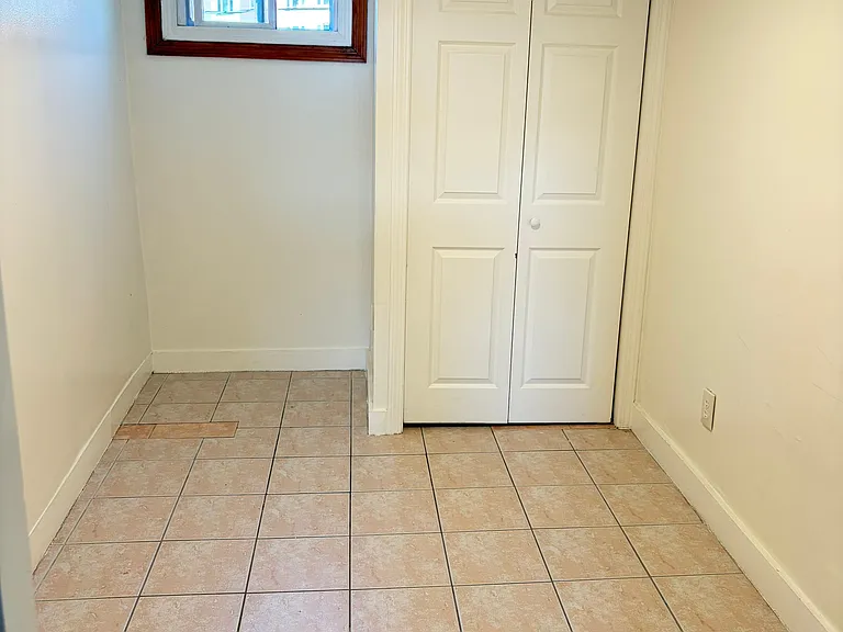 211 Chelsea St #3 — Photo 5