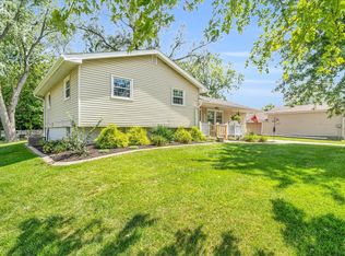 915 A St, Charleston, IL 61920