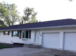 125 Amity Dr, Waterloo, IA 50701