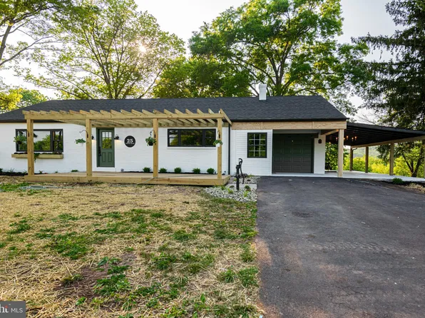 25 Smith Rd, Schwenksville, PA 19473
