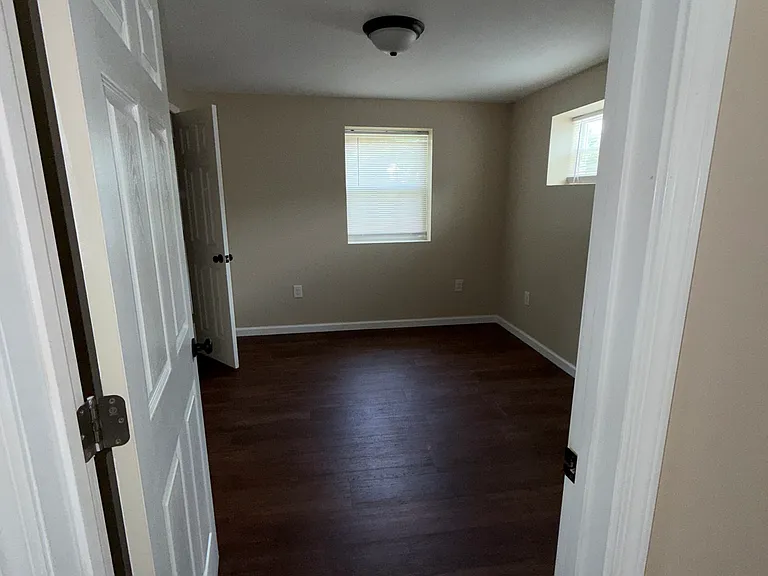 2712 W Walnut St #2 — Photo 3