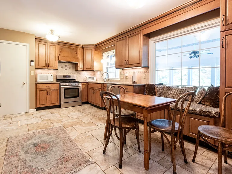 1735 Cedarcroft Dr — Photo 25