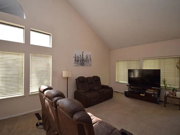 2122 E Rainbow Point Dr — Photo 4
