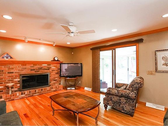 3rd image of 9029 Frost Ln