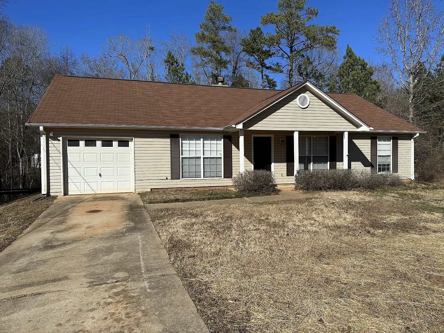 104 Live Oak Dr — Photo 1
