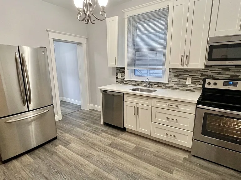 970 King St E #1 — Photo 4