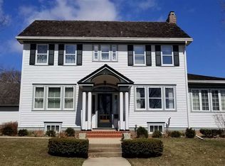 1105 W 2nd St, Cedar Falls, IA 50613