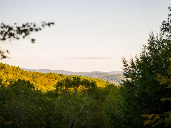 1877 Willard Road, Hartford, VT 05059