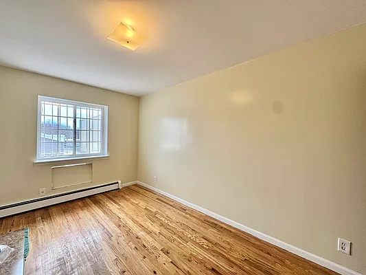 Rented by Astoria Realty | media 10