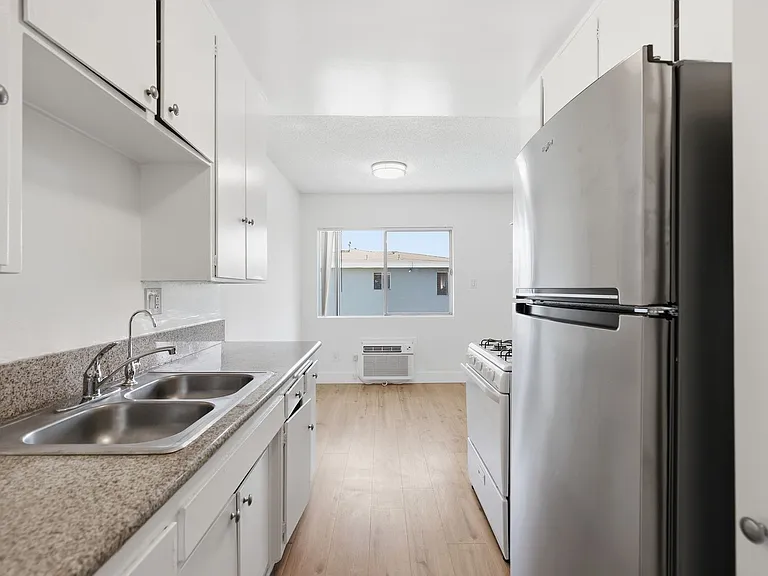 7100 Fulton Ave — Photo 7
