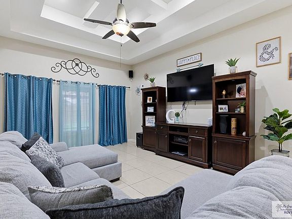 4th image of 7062 Persimmon Dr