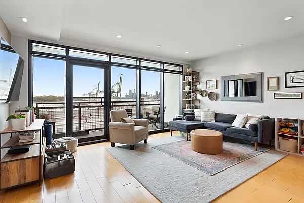 1st image of 20 Tiffany Pl APT 5N
