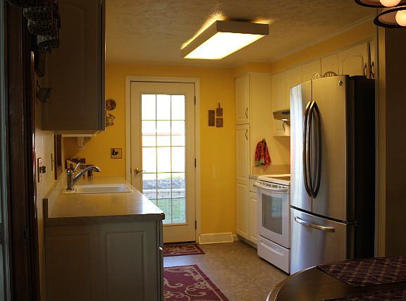 4th image of 11356 Crestwood Ave