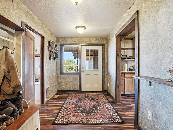 3rd image of 1252 Mesa Rd