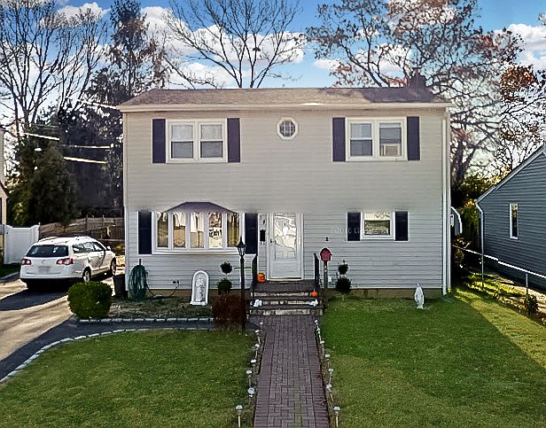 1st image of 150 N Queens Ave