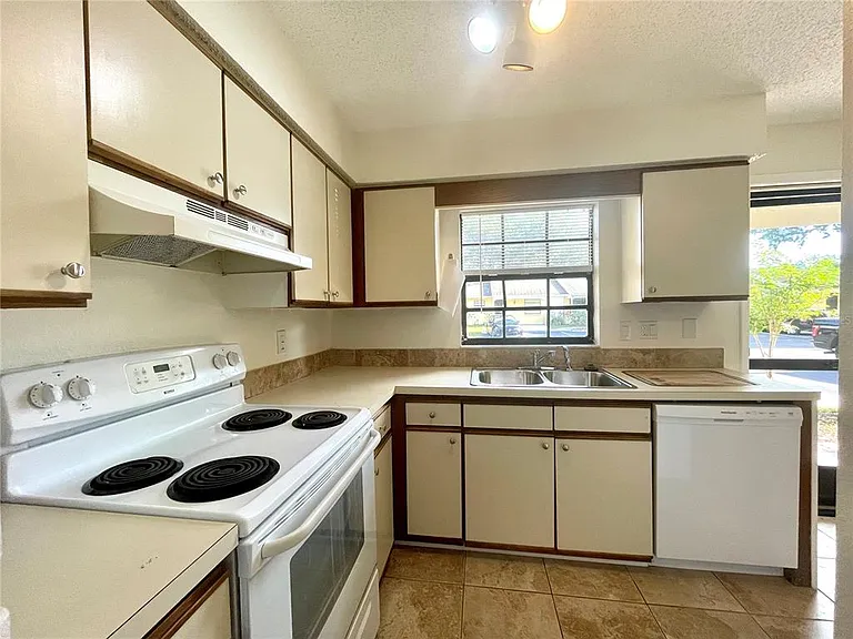 2780 Park Dr #D4 — Photo 4