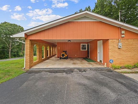 2nd image of 202 Briarwood Dr
