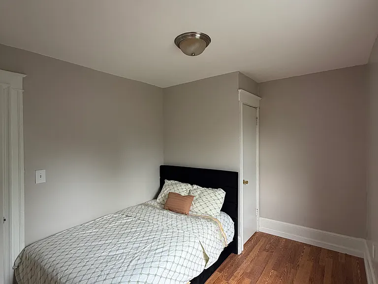 16 Eastman Ter — Photo 1