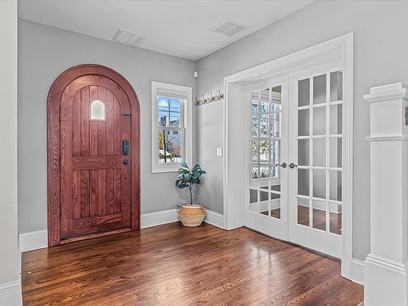 4th image of 423 McKinley Ave