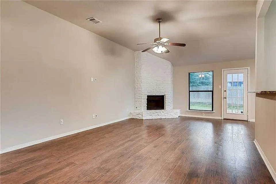 4 bed, 1810 sqft, $2,450 — Photo 4