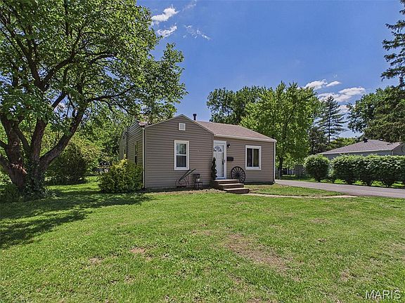 3rd image of 104 Greenfield Dr