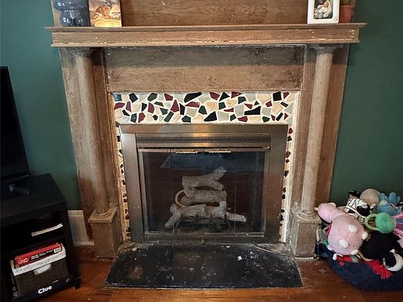 5th image of 204 E Hargrave St