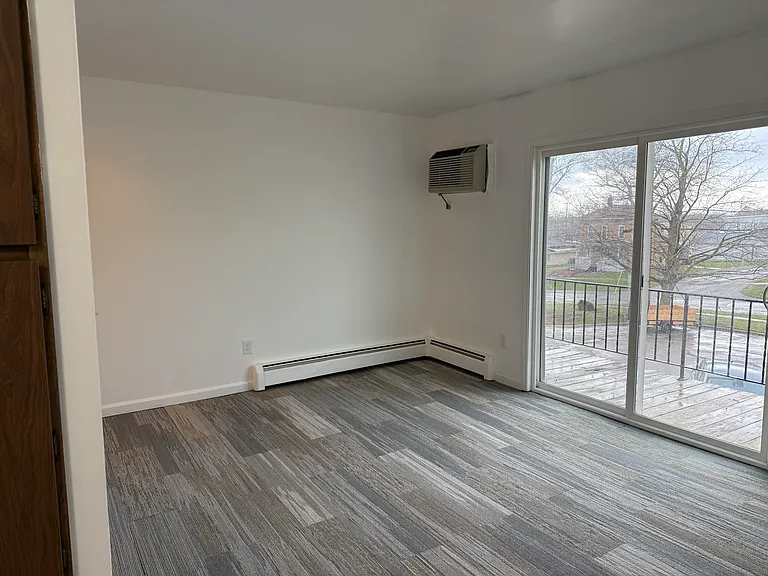 211 E Main St #8 — Photo 10