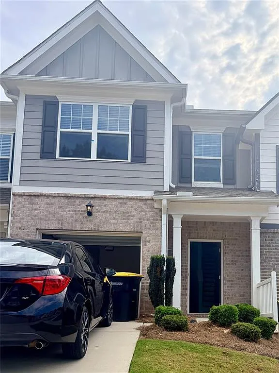 3 bed, 2.5 bath, 1776 sqft, $2,100 — Photo 1