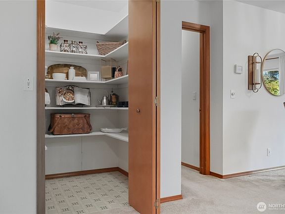 5th image of 260 Dolphin Avenue NE