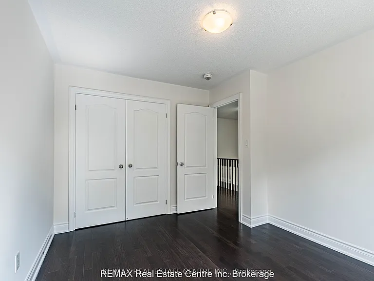 27 Lady Evelyn Cres — Photo 32